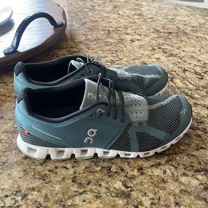 *like new* on cloud 2.0 tide/magnet running shoe